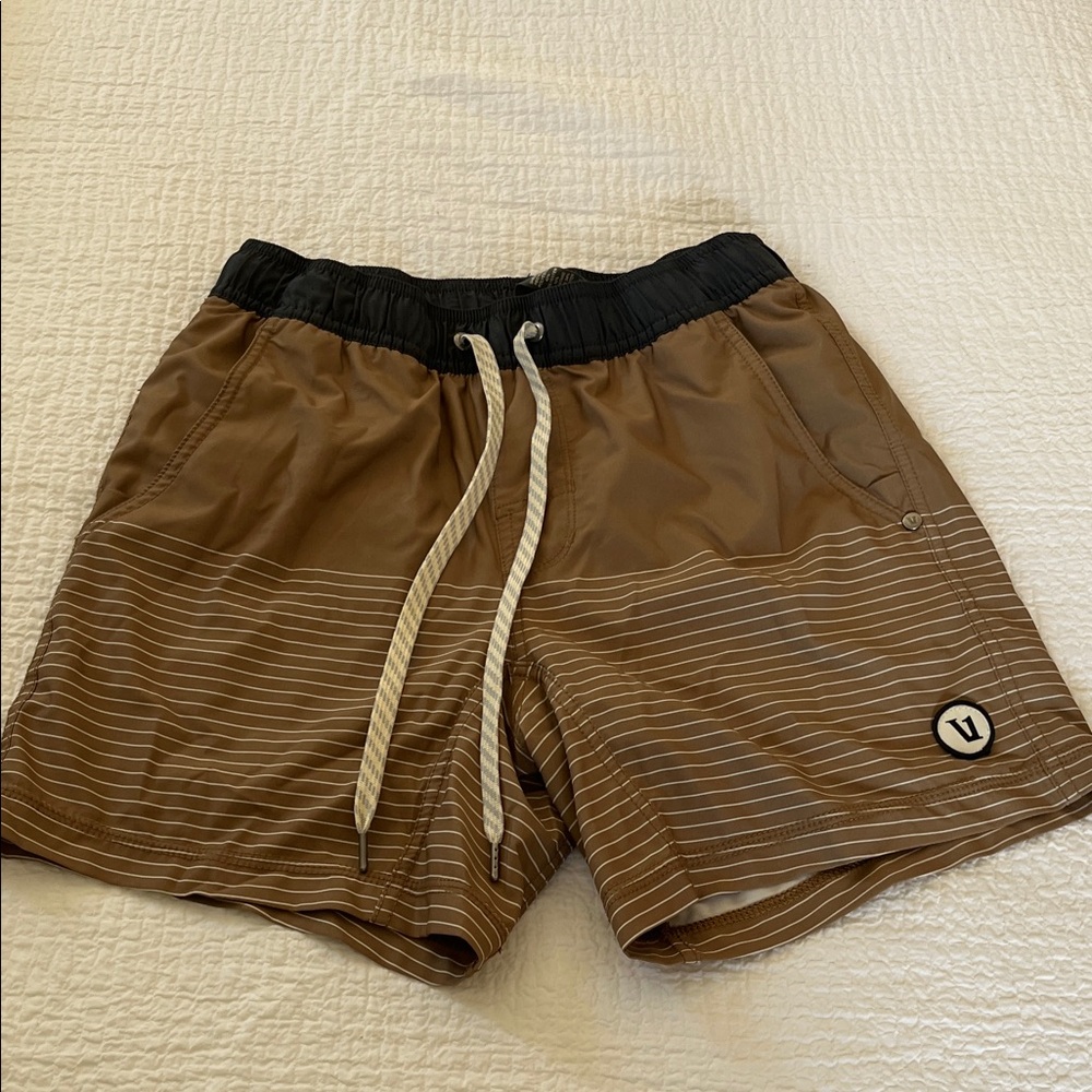 Vuori Brown, Black, and White Lined 5” Shorts Size Small